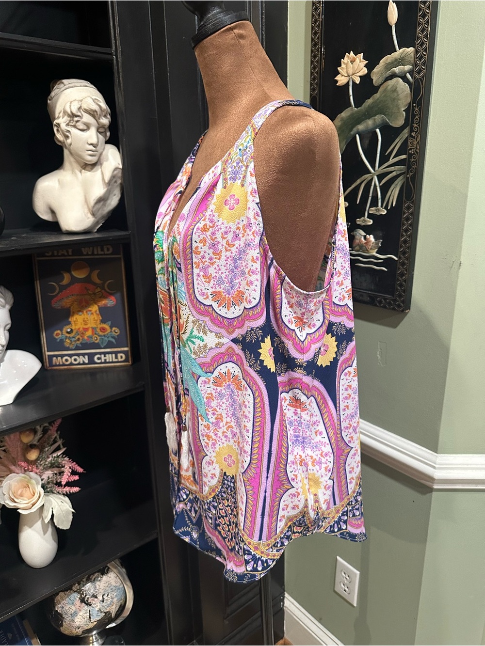 Rose + Olive Boho Paisley Sleeveless Blouse – Size Large - Picture 6 of 12
